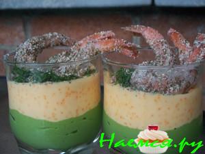 Коктейль с креветками, икрой и авокадо