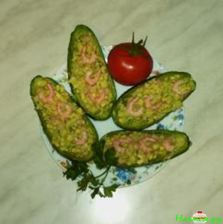 Авокадо с креветками и кедровыми орешками Авокадо с креветками и кедровыми орешками