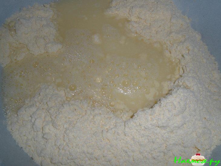 Торт "Наполеон" с кремом со сгущенкой Торт "Наполеон" с кремом со сгущенкой