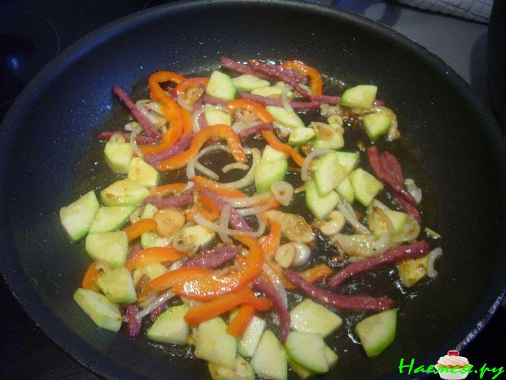 Спагетти с кабачком и фасолью