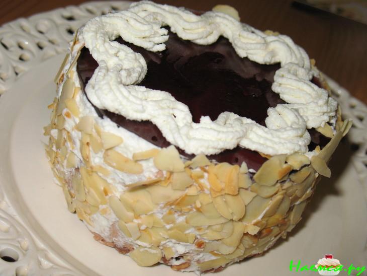 Пирожные с вишней и шоколадом