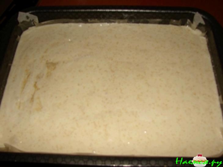 Пирог из кус-куса с сиропом из чернослива