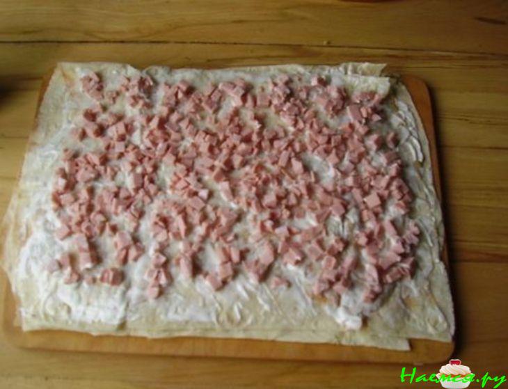 Рулет с докторской колбасой из лаваша