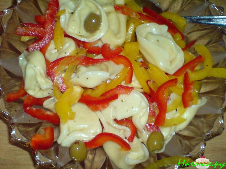 Салат из Равиоли с песто Салат из Равиоли с песто