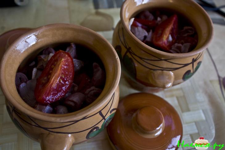 Куриные потрошки в горшочках