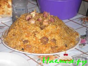 Плов с бараниной, морковкой, луком и чесноком Плов с бараниной, морковкой, луком и чесноком