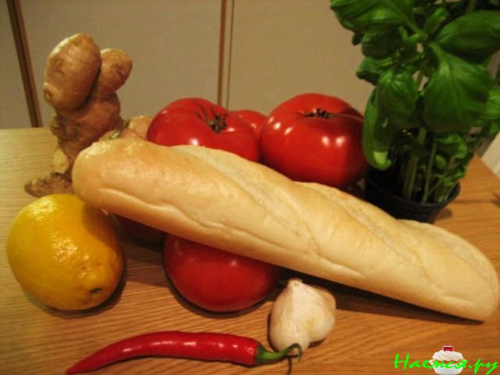 Томатный суп с базиликом, чесноком и чили