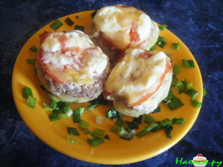 Картофельные лодочки с мясом и грибами