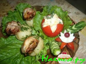 Куриные рулетики на шпажке Куриные рулетики на шпажке