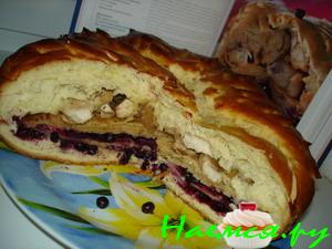 Пирог с курицей и смородиной