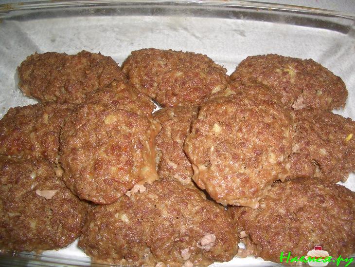 Котлеты с творогом и грибным соусом