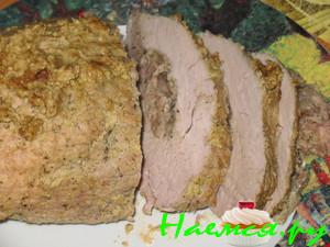 Окорок, фаршированный яблоками, с яблочной горчицей