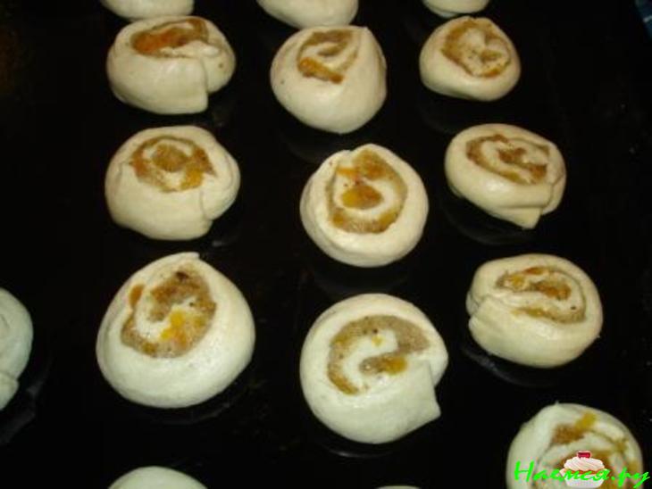 Рулетики с курагой и орехами Рулетики с курагой и орехами