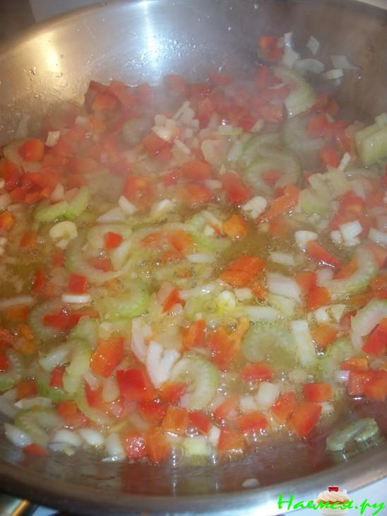 Замаринованные осьминоги, устрицы, креветки, кальмары, гребешки  