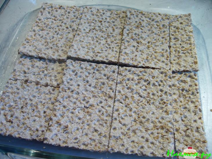 Картофельно-грибная запеканка на хрустящих хлебцах