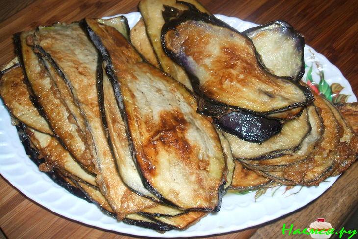 Баклажанные рулетики с овощами и зеленью Баклажанные рулетики с овощами и зеленью