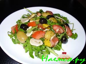 Пикантный салат с рукколой