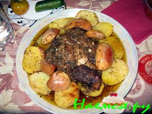 Свинина запечённая с айвой и картофелем
