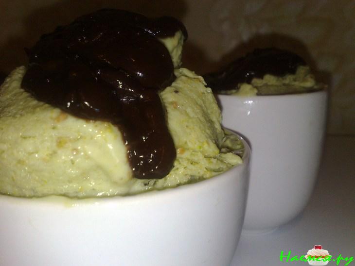 Фисташковое мороженое в шоколадной глазури