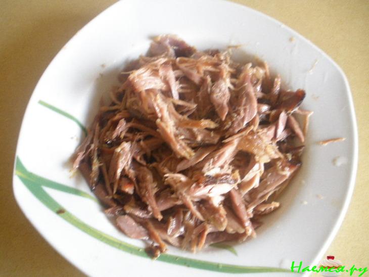 Слоеный пирог с уткой и сыром чечил