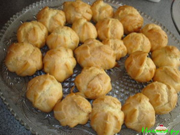 Профитроли с апельсиновым желе и взбитыми сливками