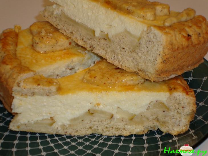 Пирог с творожной начинкой и грушей