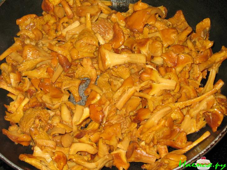 Запеканка с рыбой и грибами под сеточкой из картофельного теста