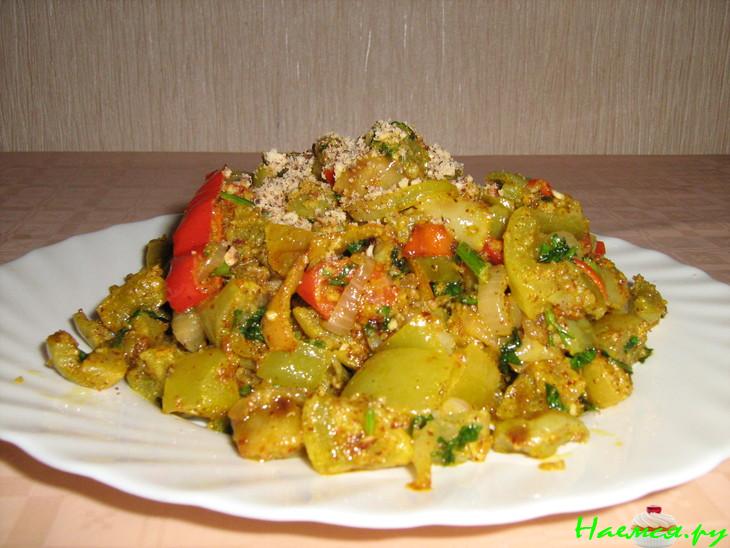 Тхилеули. Закуска из зеленых помидор с фундуком