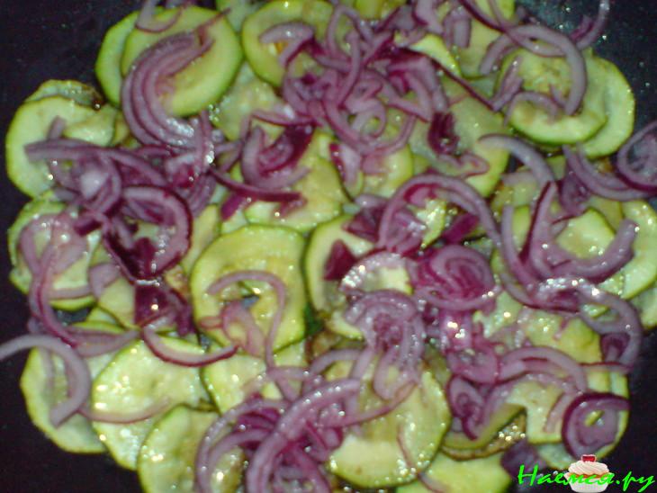 Салат из цуккини и помидорок Салат из цуккини и помидорок