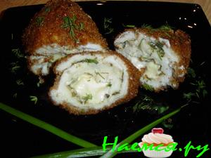 Рулетики из куриной грудки с плавленым сыром и зеленью