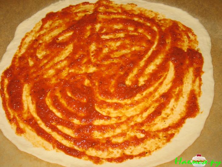 Пицца мясная и соус для пиццы Пицца мясная и соус для пиццы