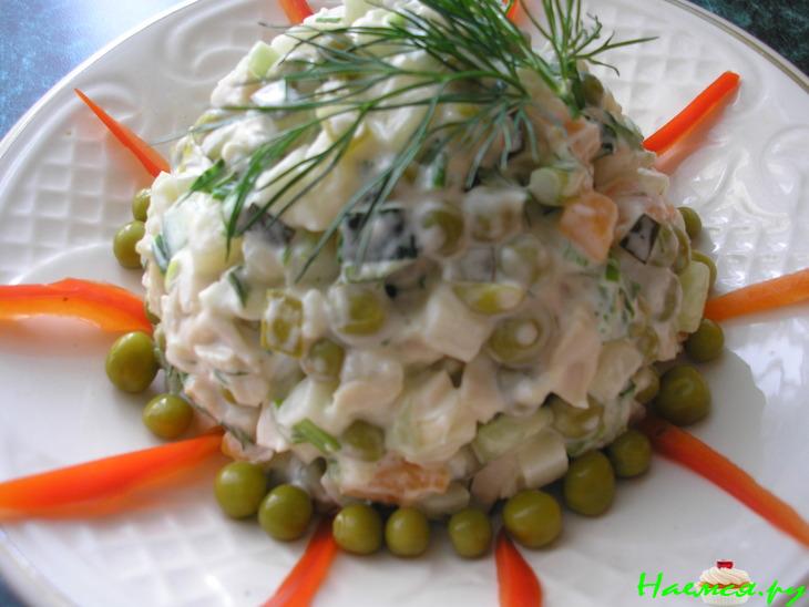 Салат с кальмаром и овощами