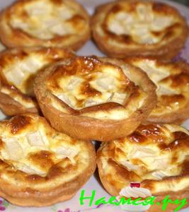 Творожные корзиночки с сырным кремом и грушей