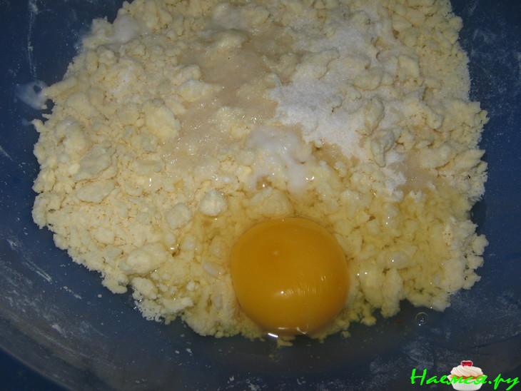 Пирог вишнево-смородиновый с шоколадом