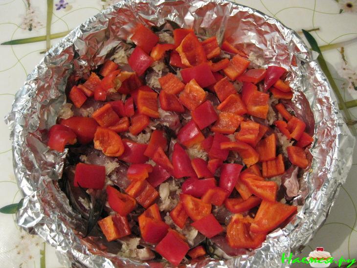 Карп в томатном соусе с чесноком