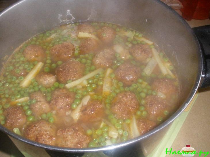 Суп зимний (когда снаружи холодно, а в шерстяных носках и под пледом дома - в самый раз)