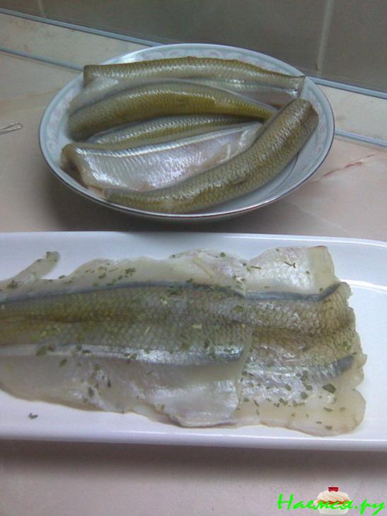 Пирог из ржаной муки с рыбой, грибным соусом, сыром и уймой потраченного времени!