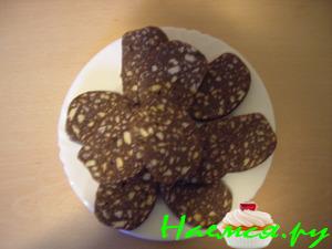 Сладкая колбаса с орехами и сгущенкой