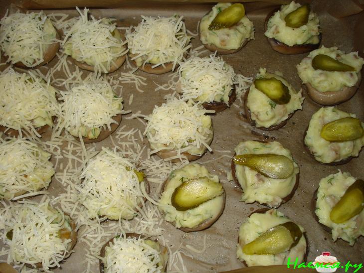 Шампиньоны с начинкой из картофельного пюре