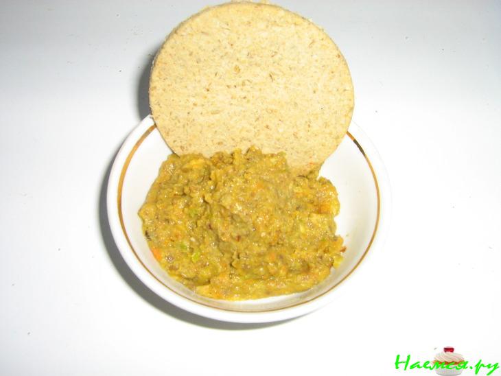 Паштет из чечевицы с авокадо, черносливом и курагой