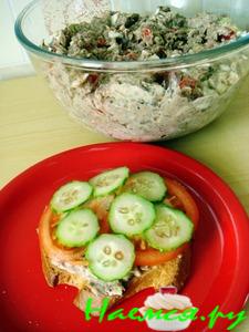 Салат с тунцом и яйцами