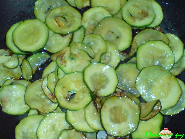 Салат из цуккини и помидорок Салат из цуккини и помидорок