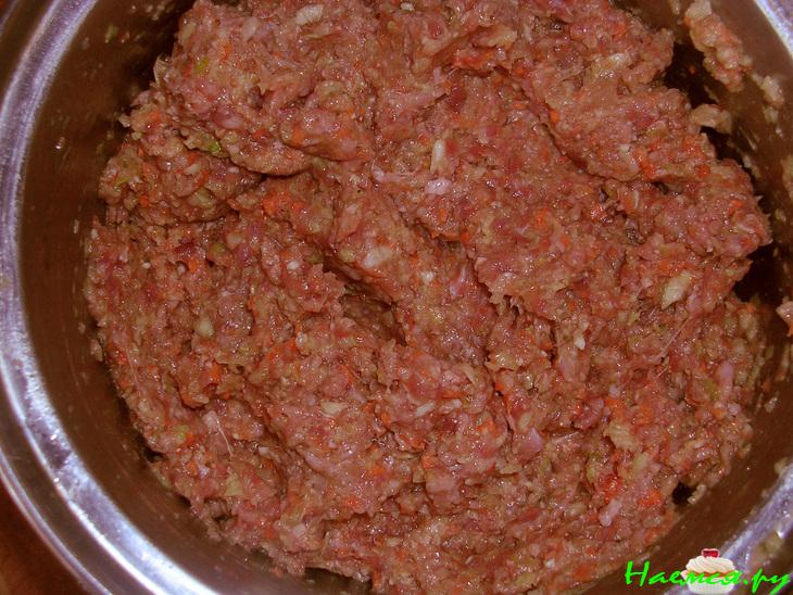 Котлеты с овощами в красном соусе