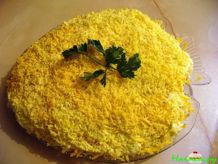 Салат "Одуванчик" с форелью