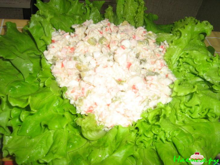 Нежный салатик из крабовых палочек