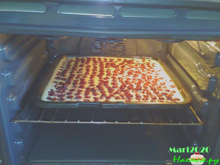 Вишневый пирог с орешками