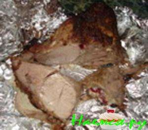 Свинина с клюквой и чесноком