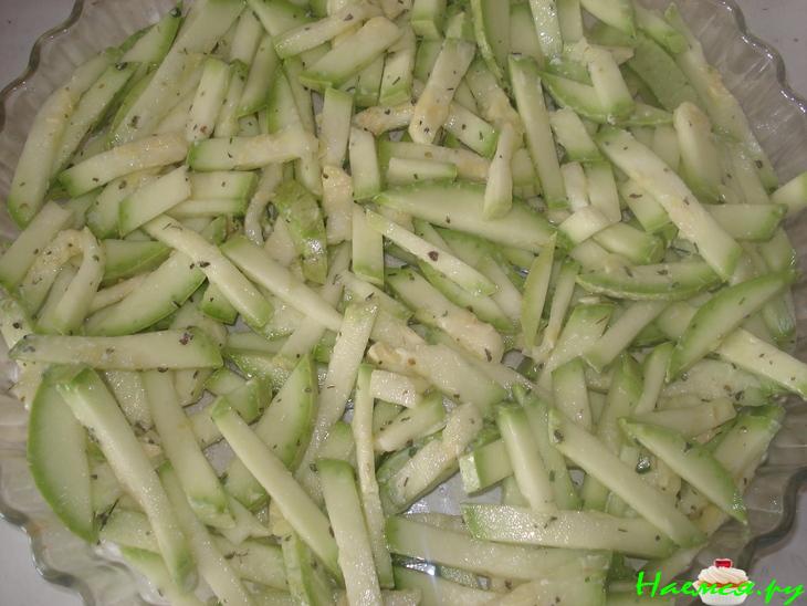 Летний тарт из кабачков с чесночными гренками