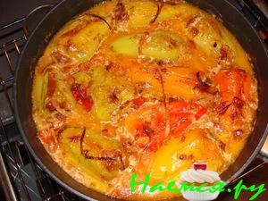 Перцы фаршированные в сливочно-грибной подливке