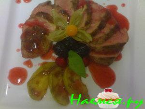 Утиное филе с ежевичным соусом